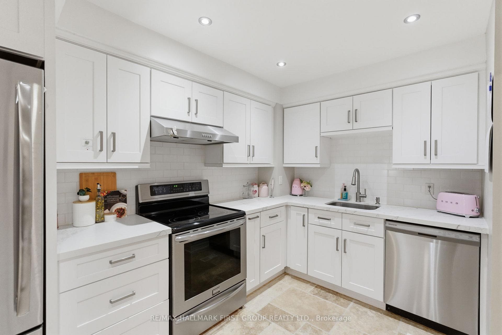 61 Foster Crescent Unit 61 photo 13