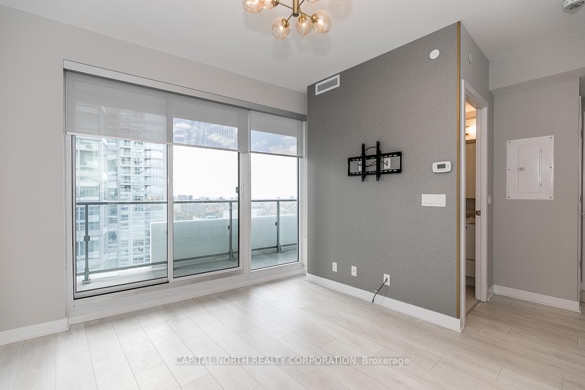 2221 Yonge Street Unit 2507 photo 10