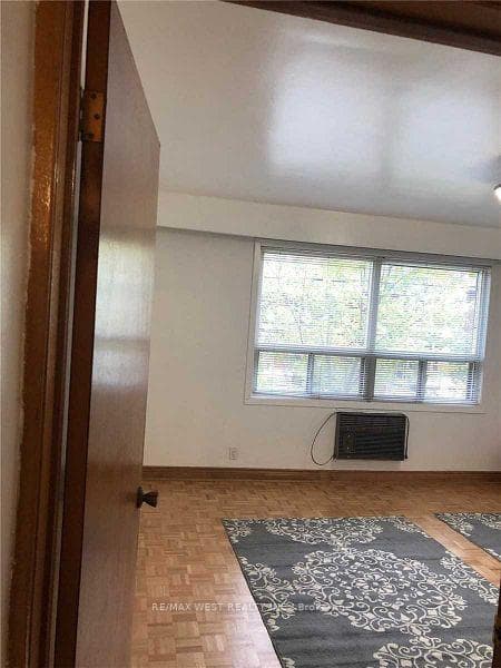 955 Dovercourt Road Unit Upper photo 5