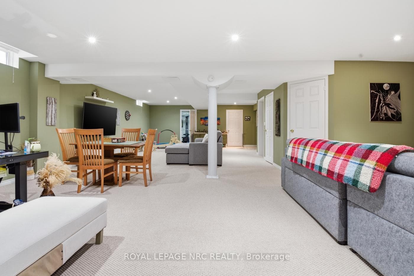 65 MCCAFFERY Crescent photo 35