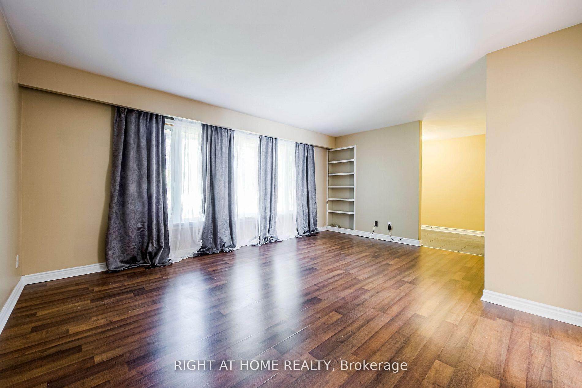 1715 Rossland Road Unit Main-A photo 5