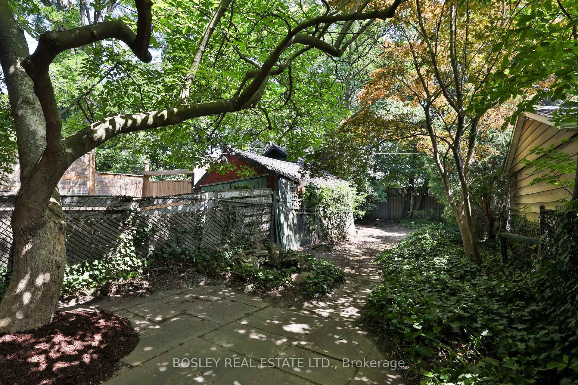 15 Whitewood Road photo 21