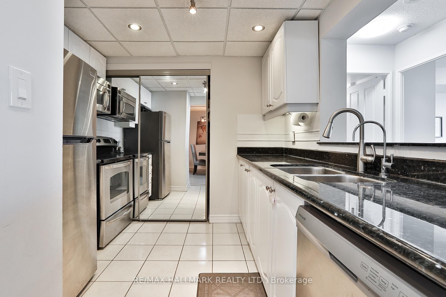 88 Corporate Drive Unit 1602 photo 12