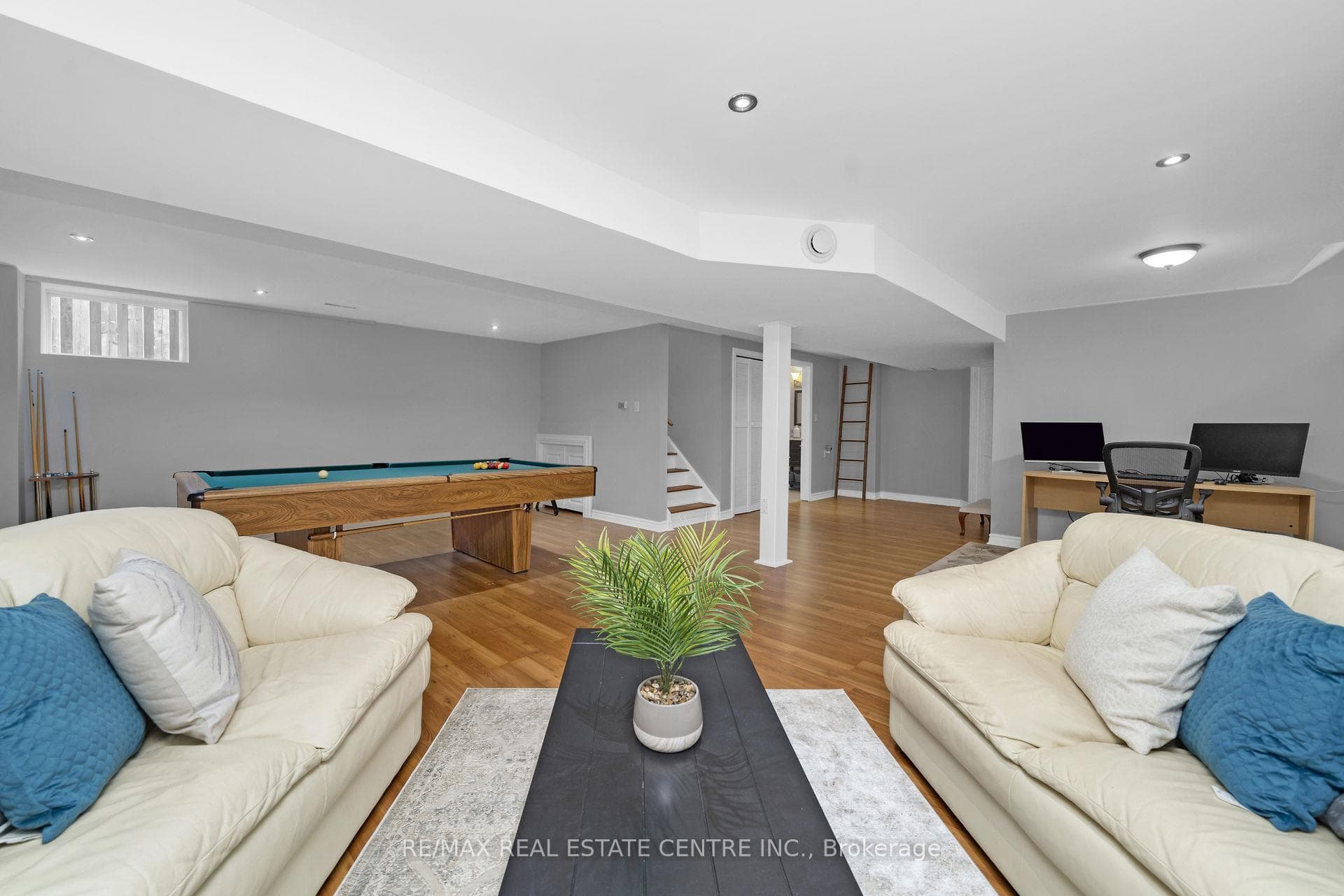 Spacious with Office Nook