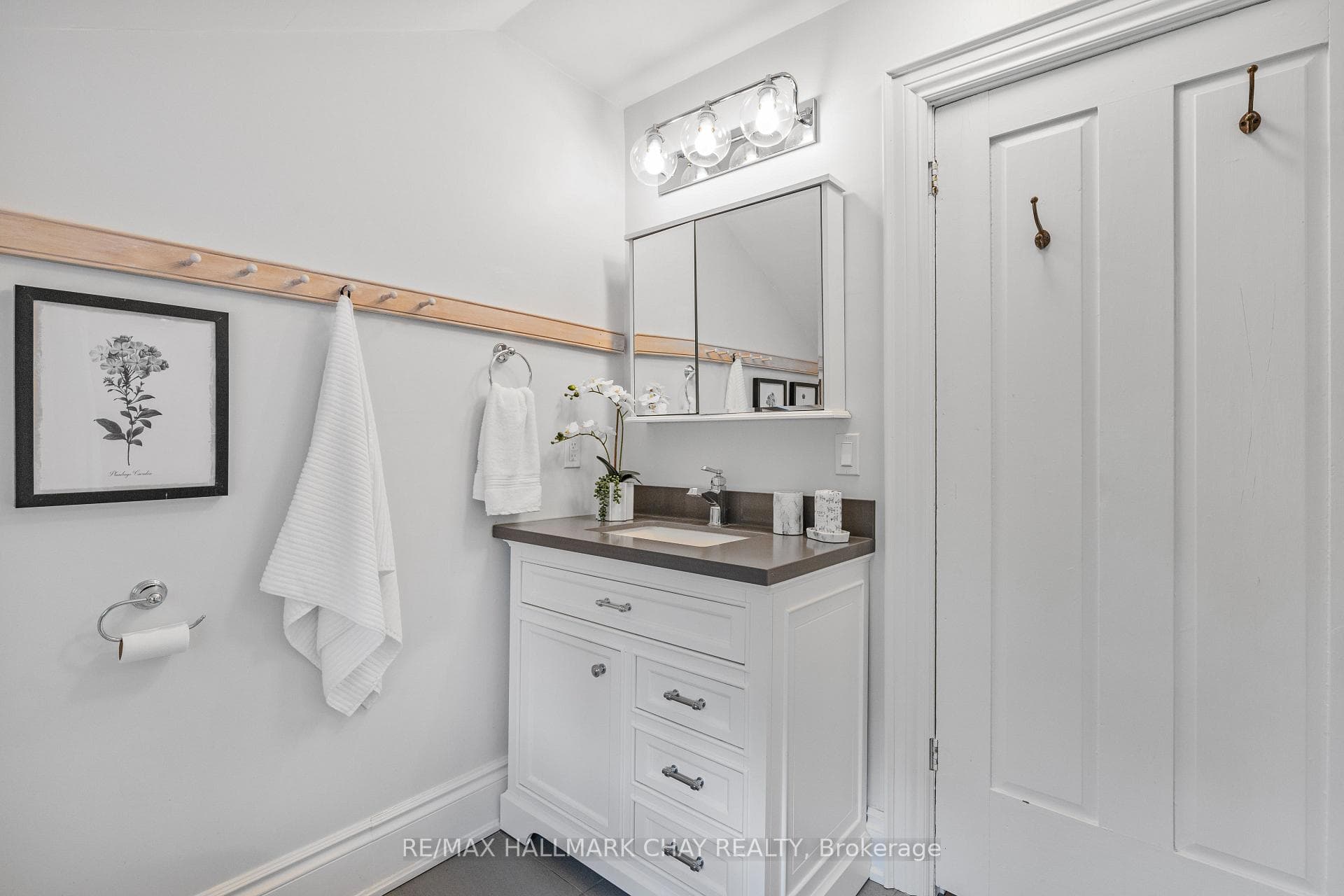 587 Lydia Street photo 31