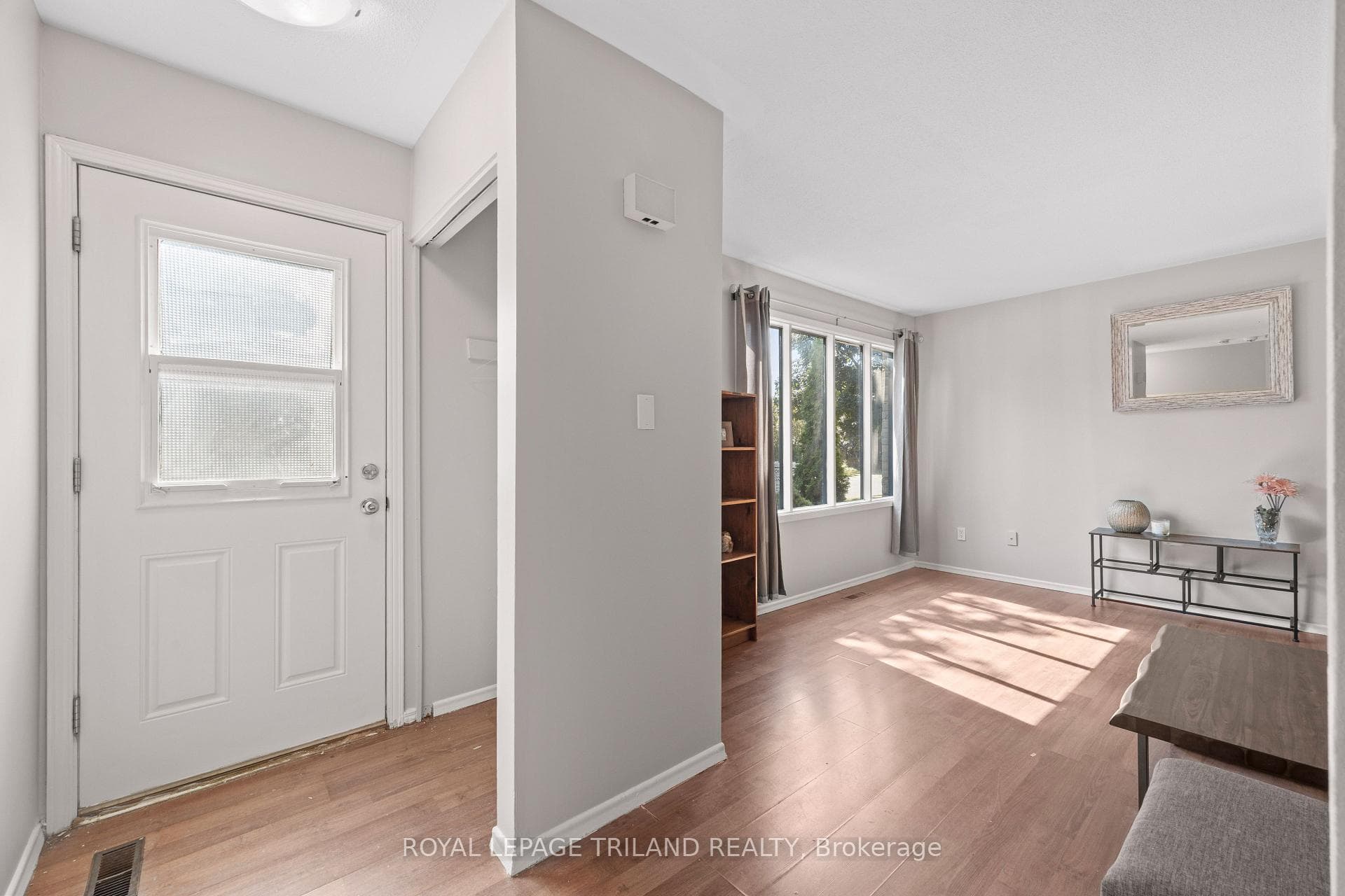 1769 Aldersbrook Road photo 4