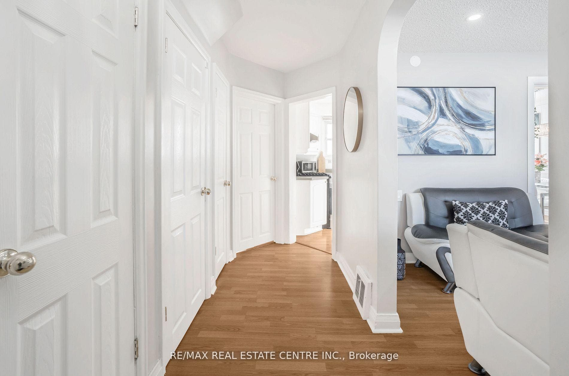 401 Elgin St Street photo 5
