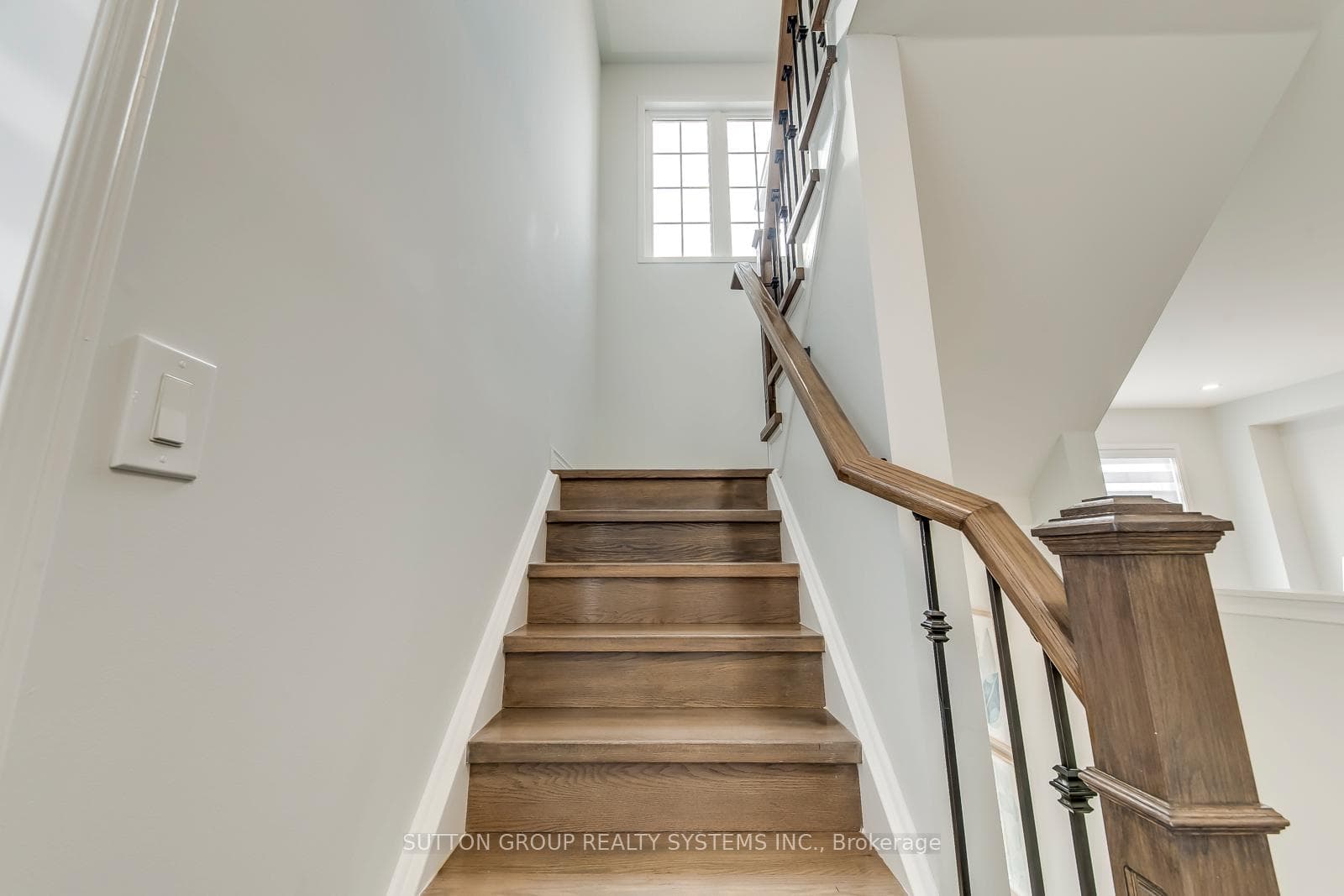 1191 Chapman Crescent photo 21