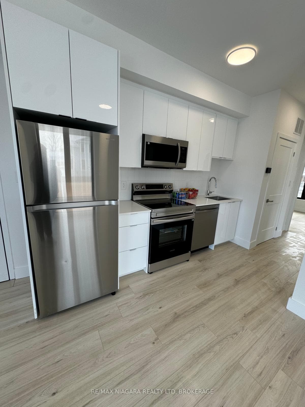 7727 Wilson Crescent Unit 206 photo 3