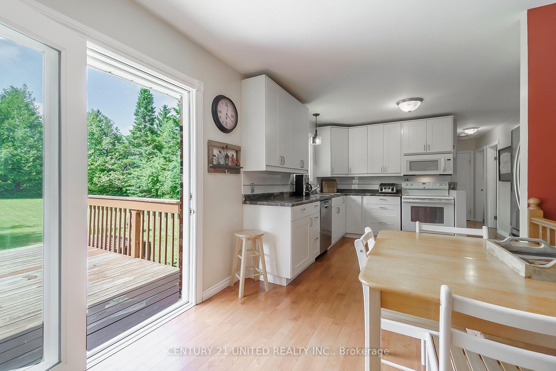 696 Skyline Road photo 8