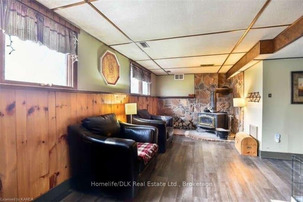 148 MOUNTAIN Street photo 19