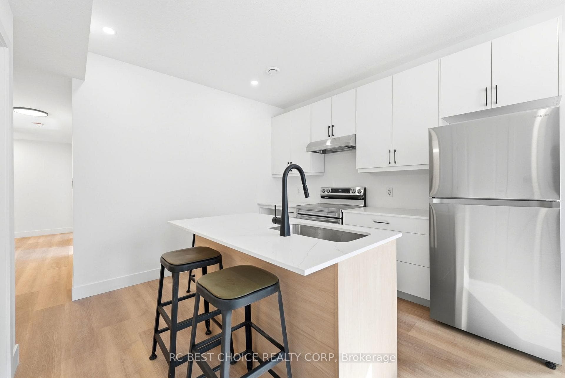 108 BRISCOE Street photo 11