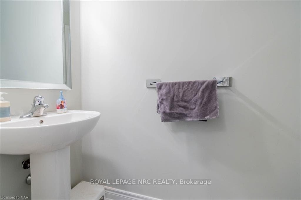49 MANHATTAN Court photo 12
