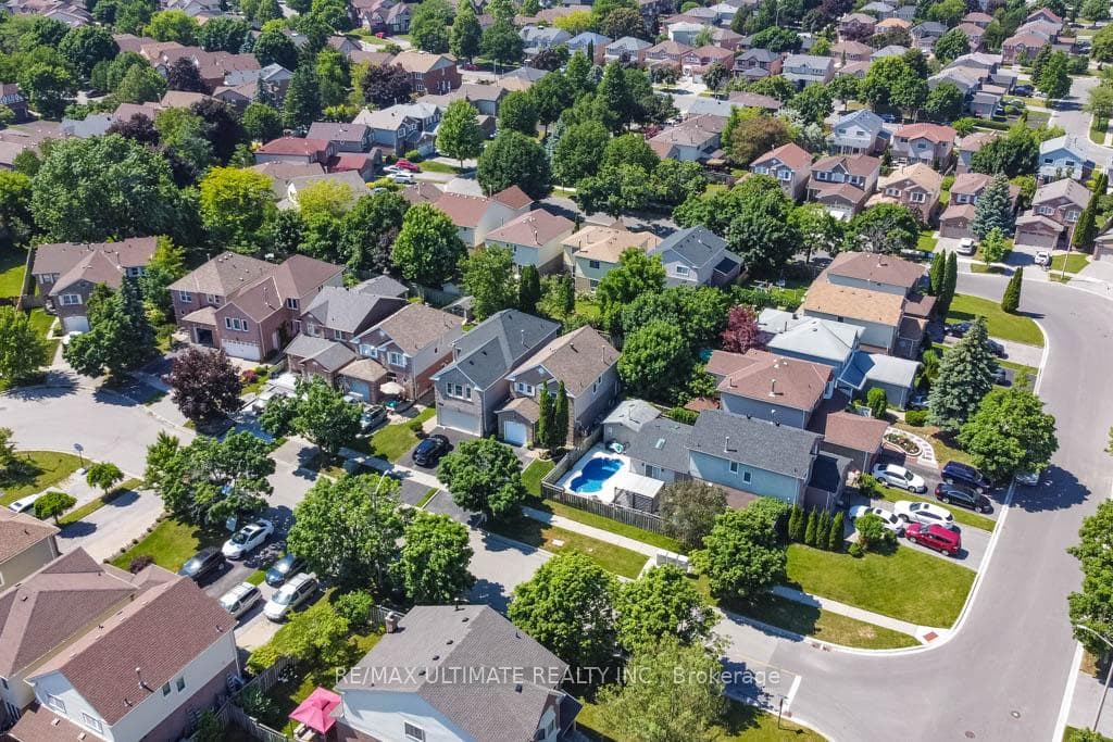 1065 Rowntree Crescent photo 37