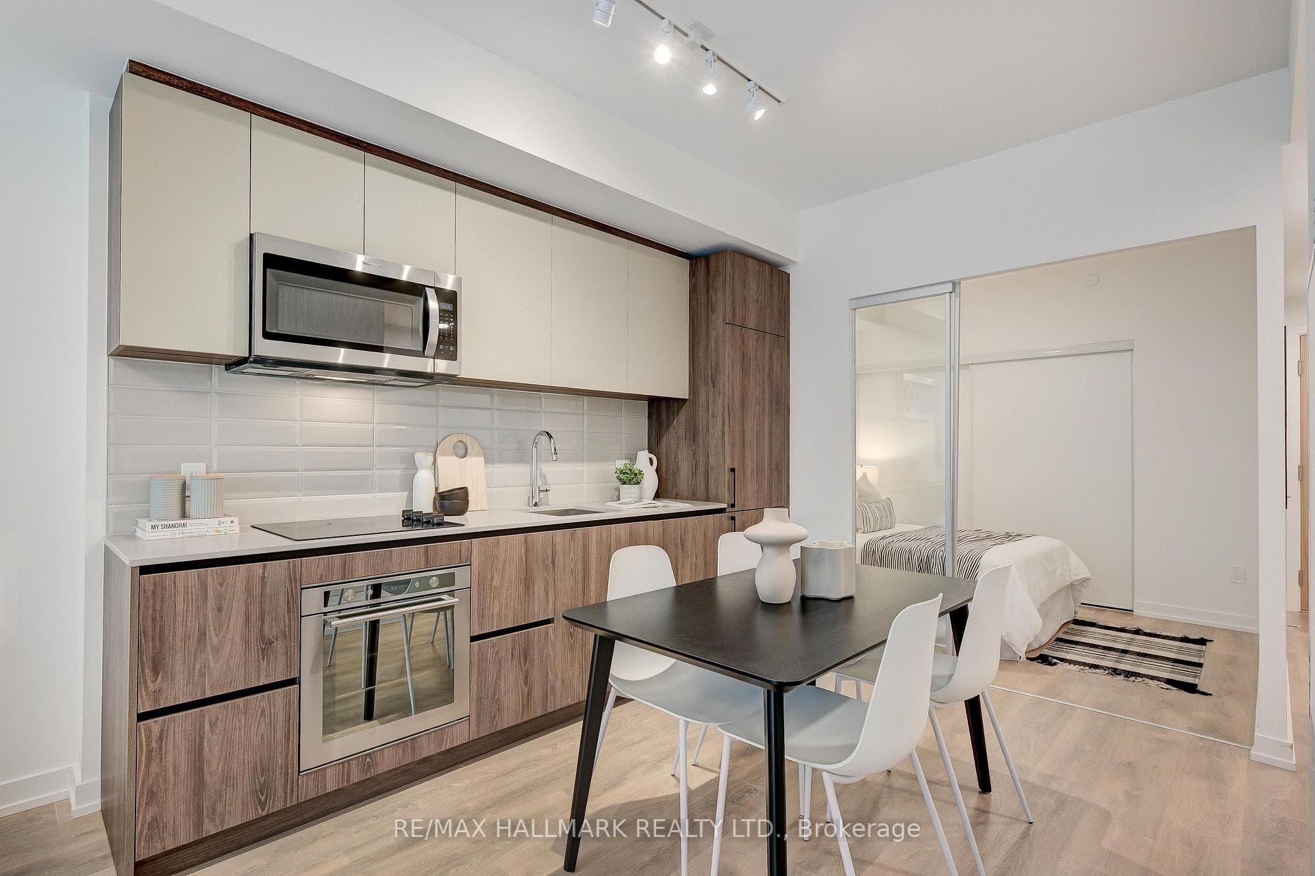 150 Logan Avenue Unit 221 photo 4