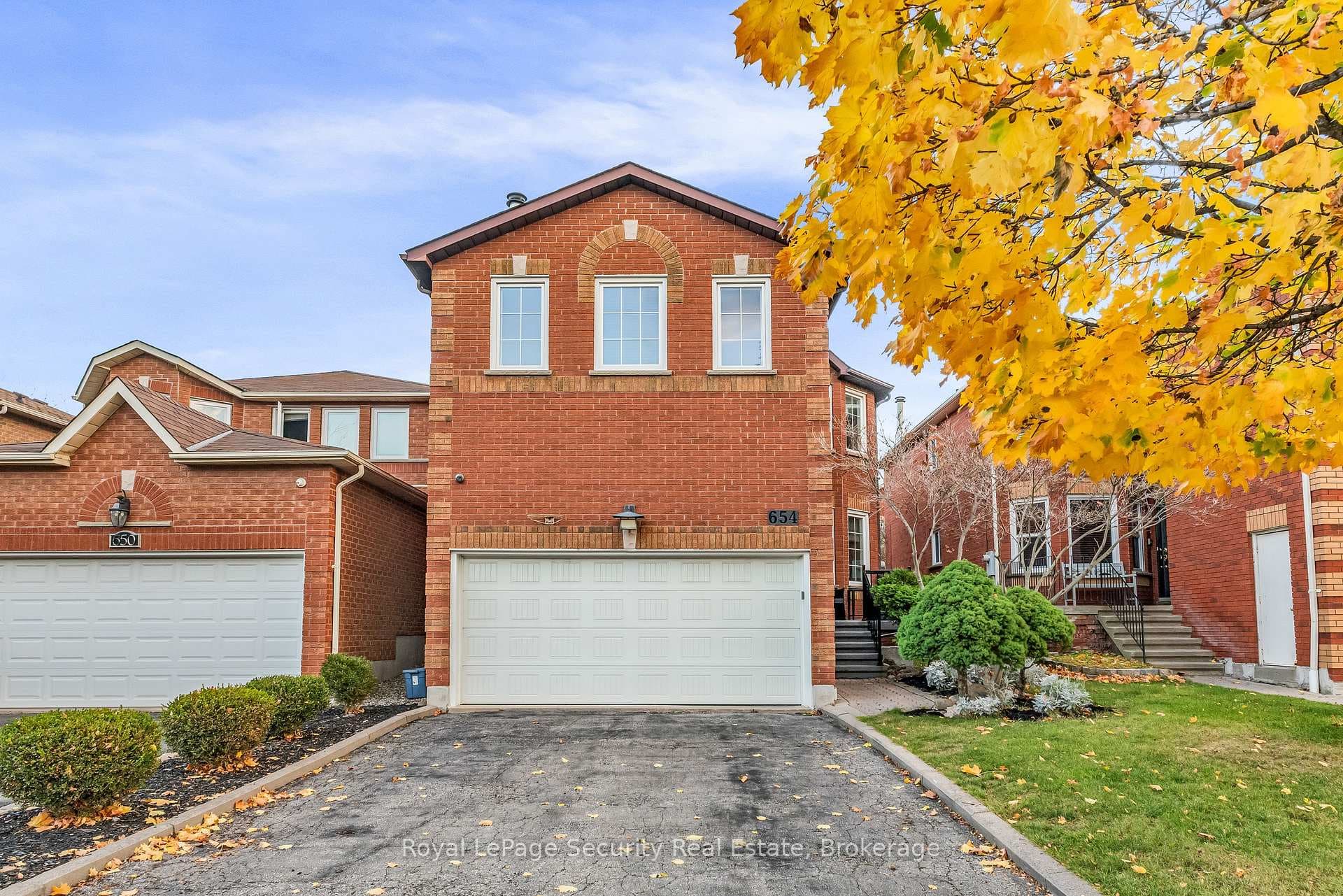654 Ashprior Avenue photo 2