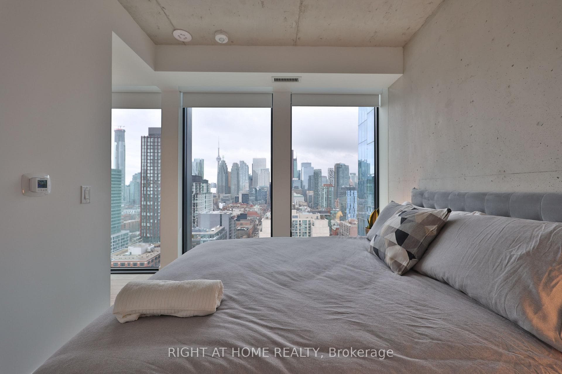 284 King Street Unit 2404 photo 21