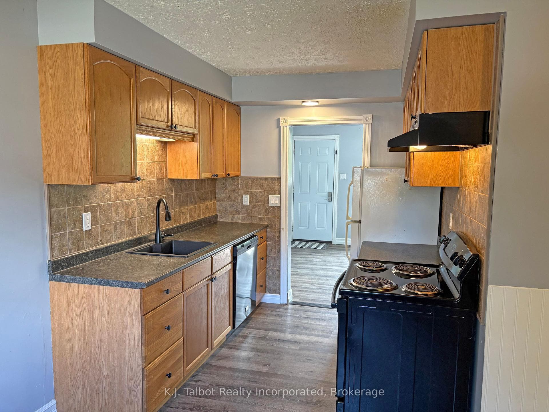 118 Bennett Street photo 4