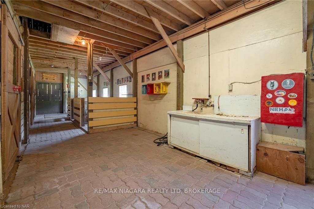 2095 HOLLOW Road photo 38