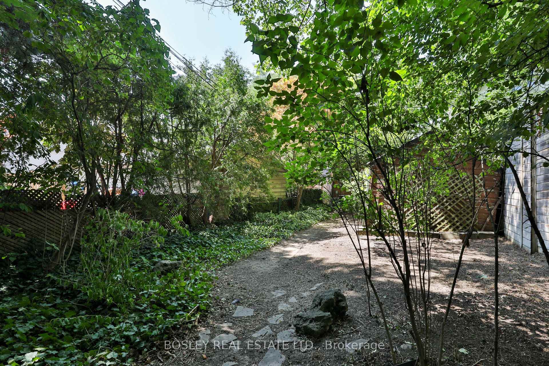 15 Whitewood Road photo 17