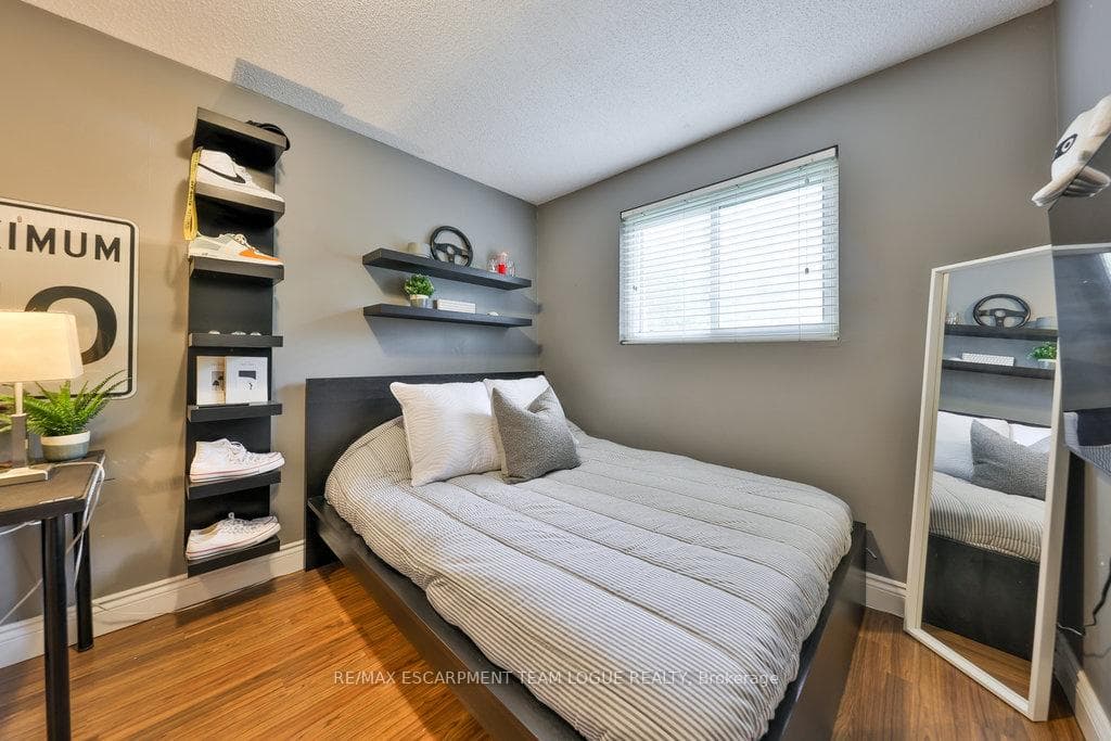 475 WOODVIEW Road Unit 2 photo 18