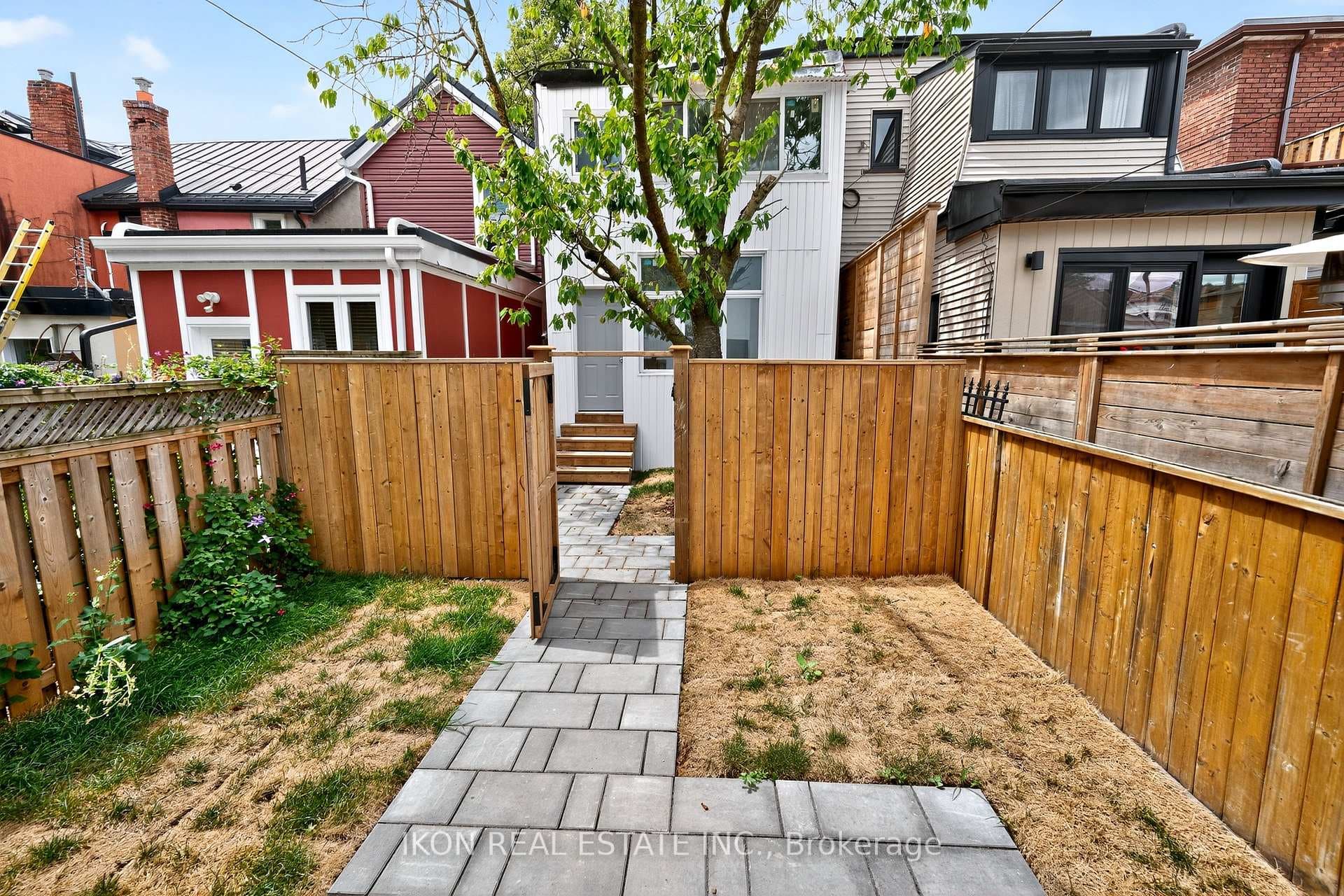 Laneway Home Garden Fronting