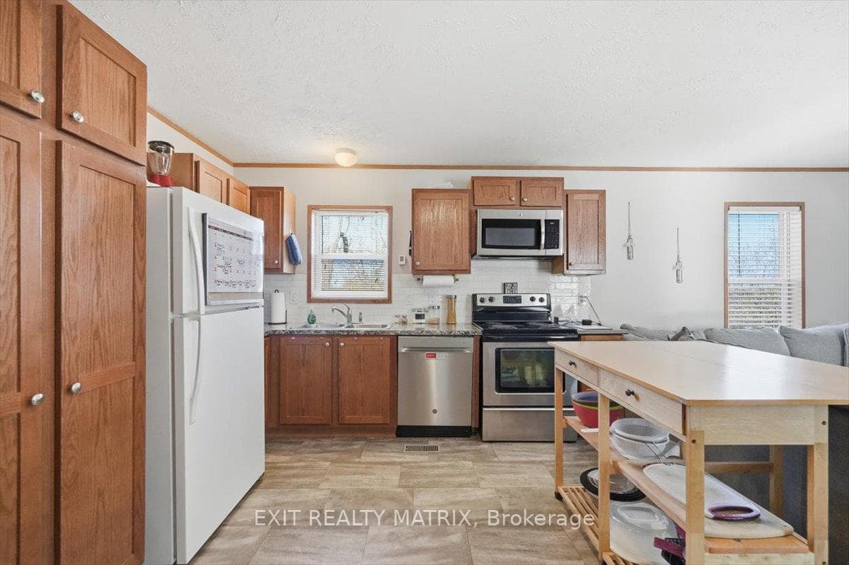 1718 OLD MONTREAL Road Unit 2 photo 7