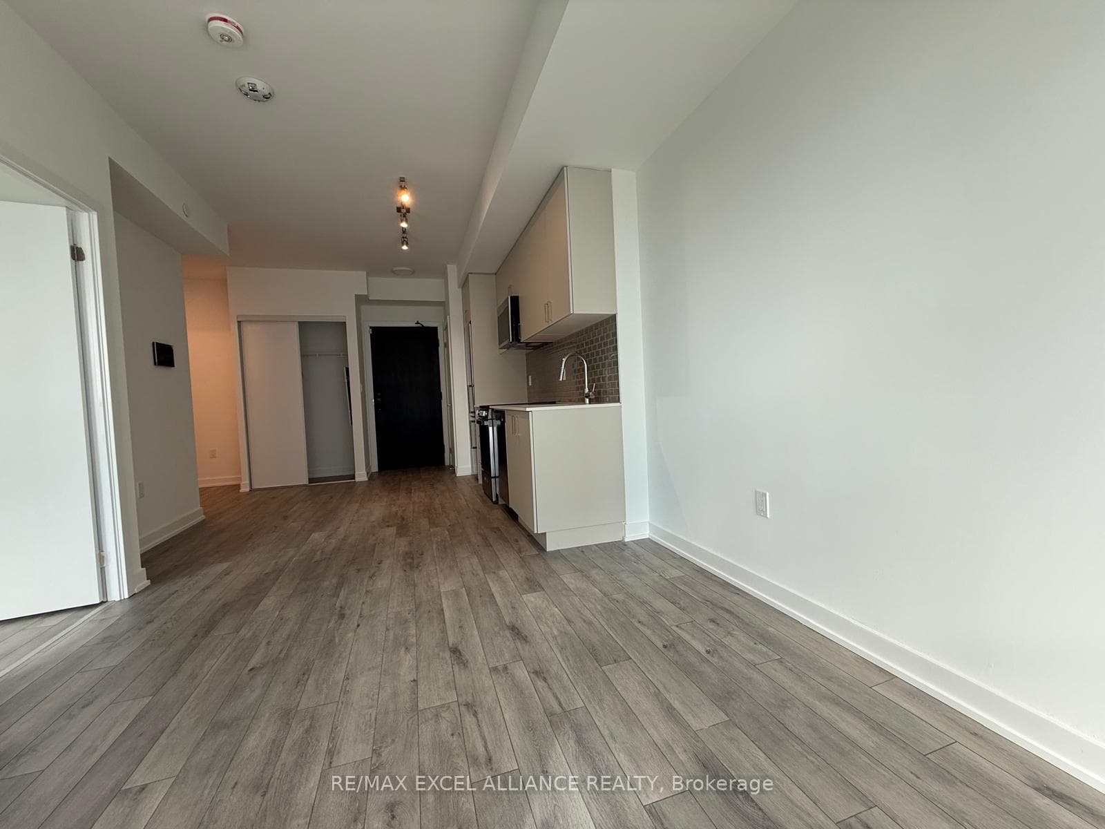 1005 Dundas Street Unit 608 photo 17