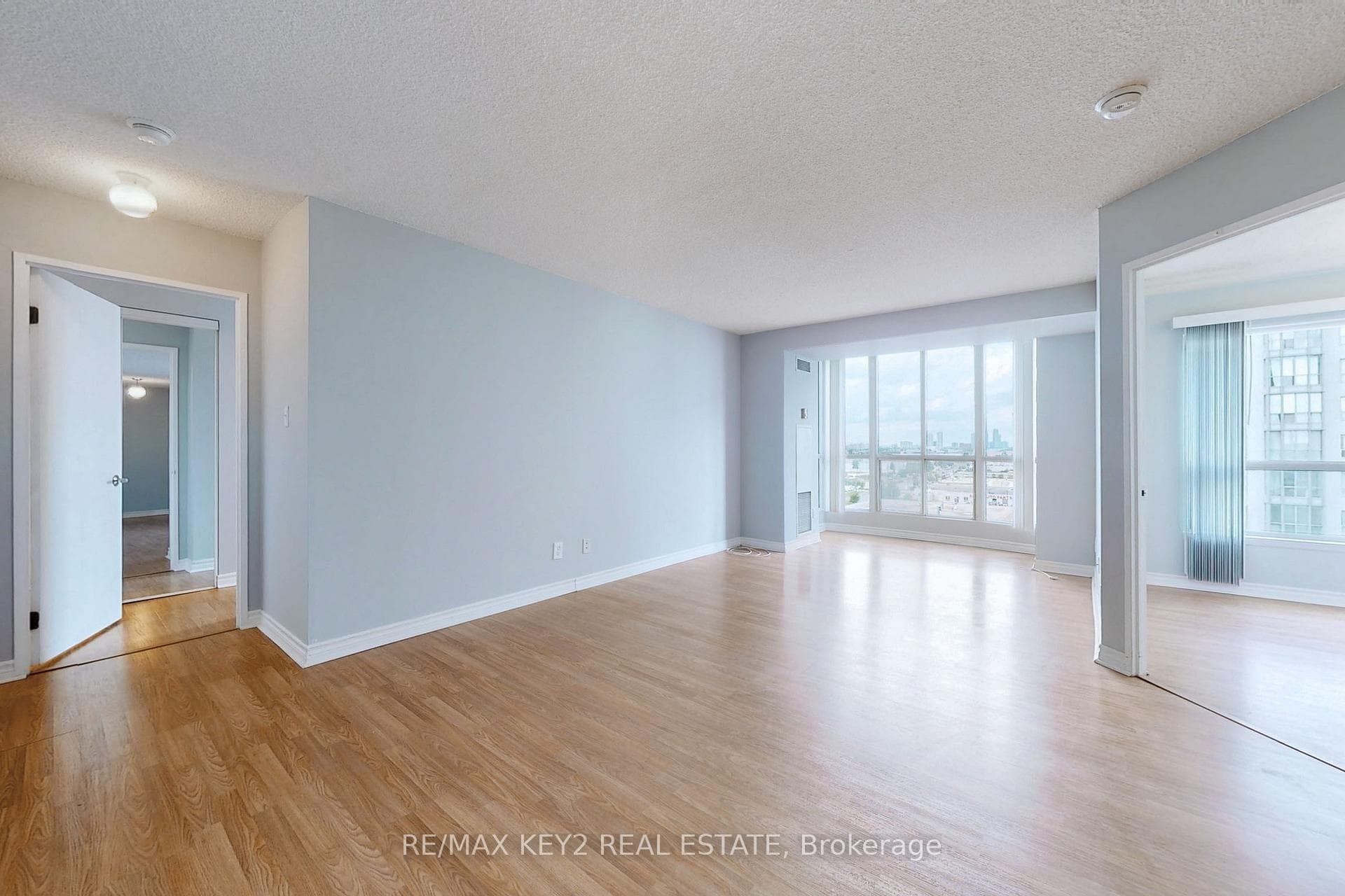 2550 Lawrence Avenue Unit 916 photo 12