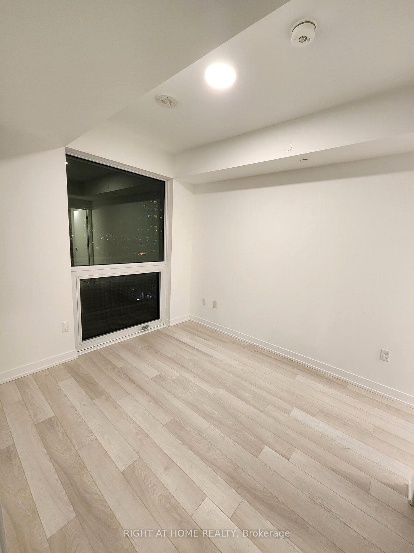39 Roehampton Avenue Unit 2002 photo 4