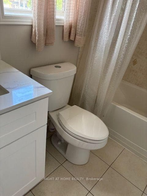 69 Crystal Glen Crescent photo 4