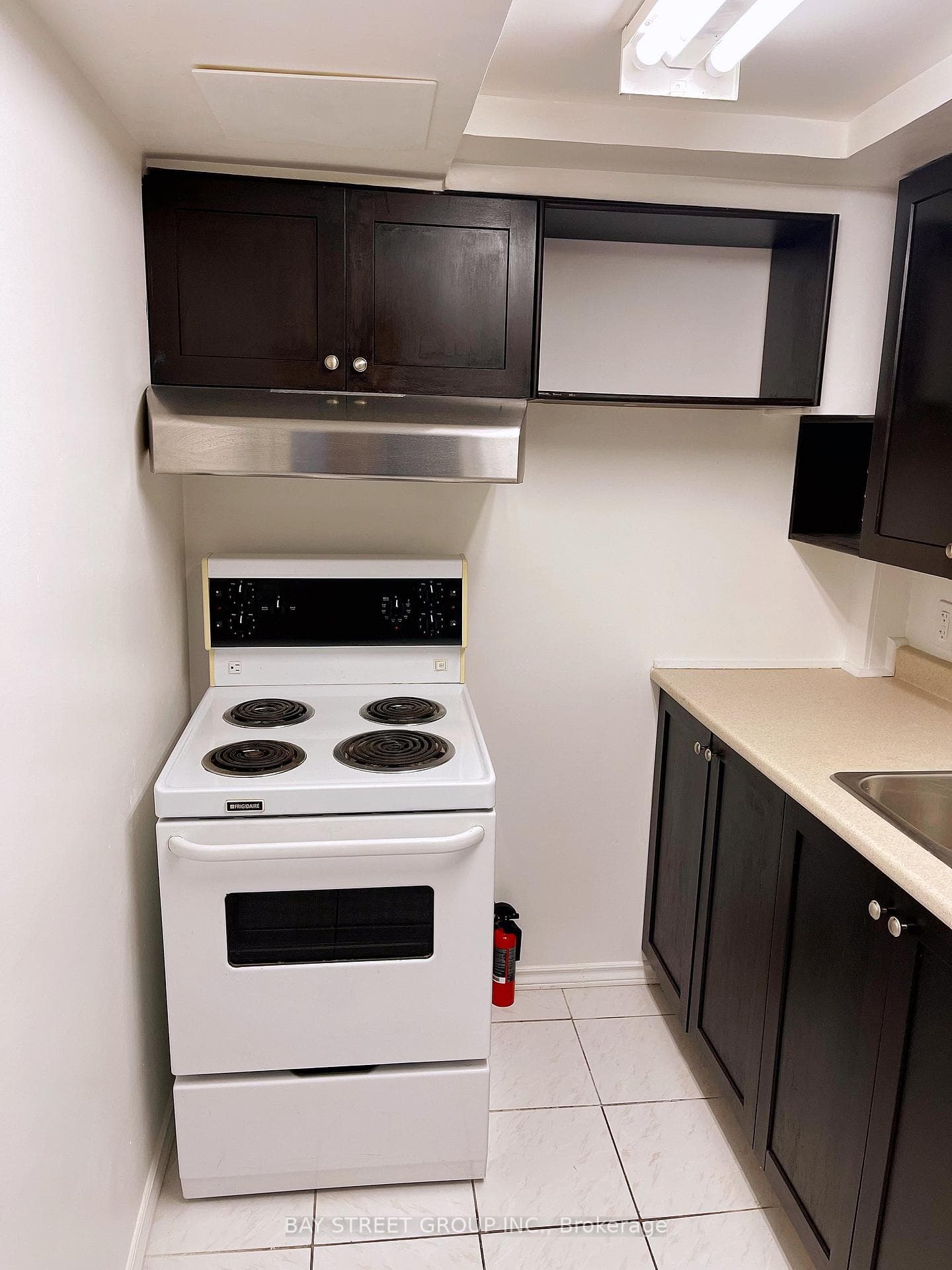 197 Goldhawk Street Unit Bsmt photo 6