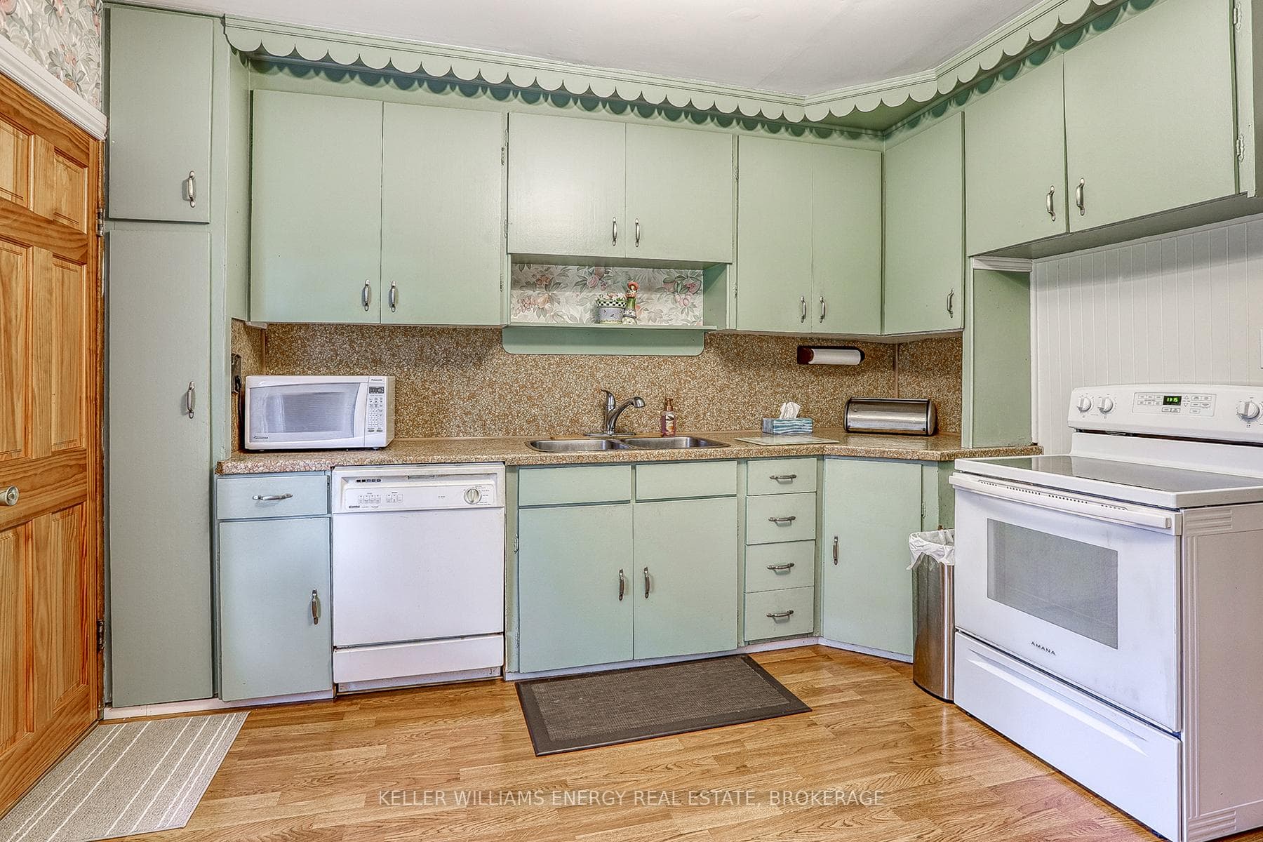 144 Hickory Street photo 25