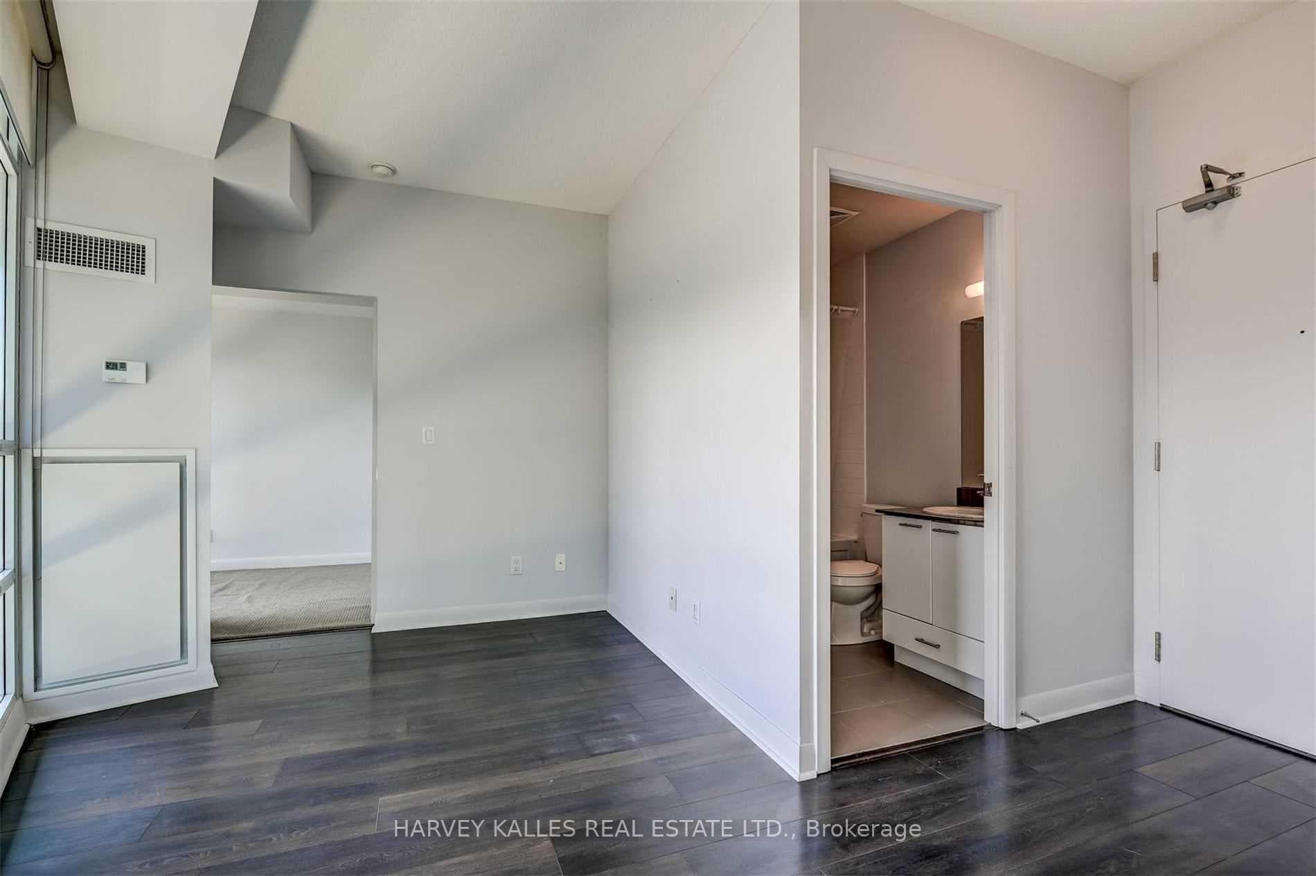15 Bruyeres Mews Unit 1005 photo 6