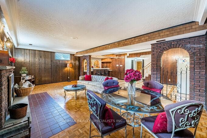 61 Brewster Crescent photo 34