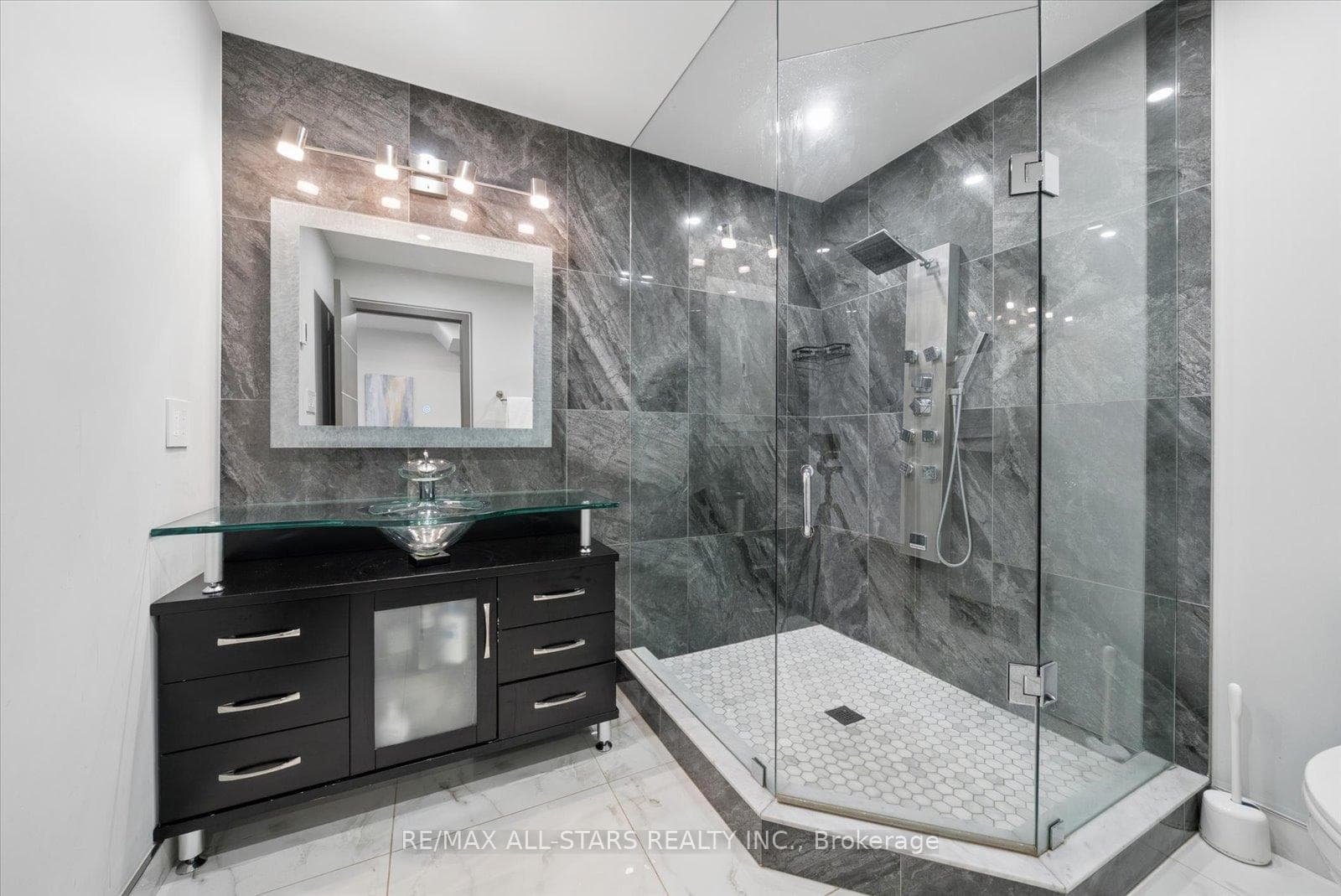 114 Kingsridge Road photo 35