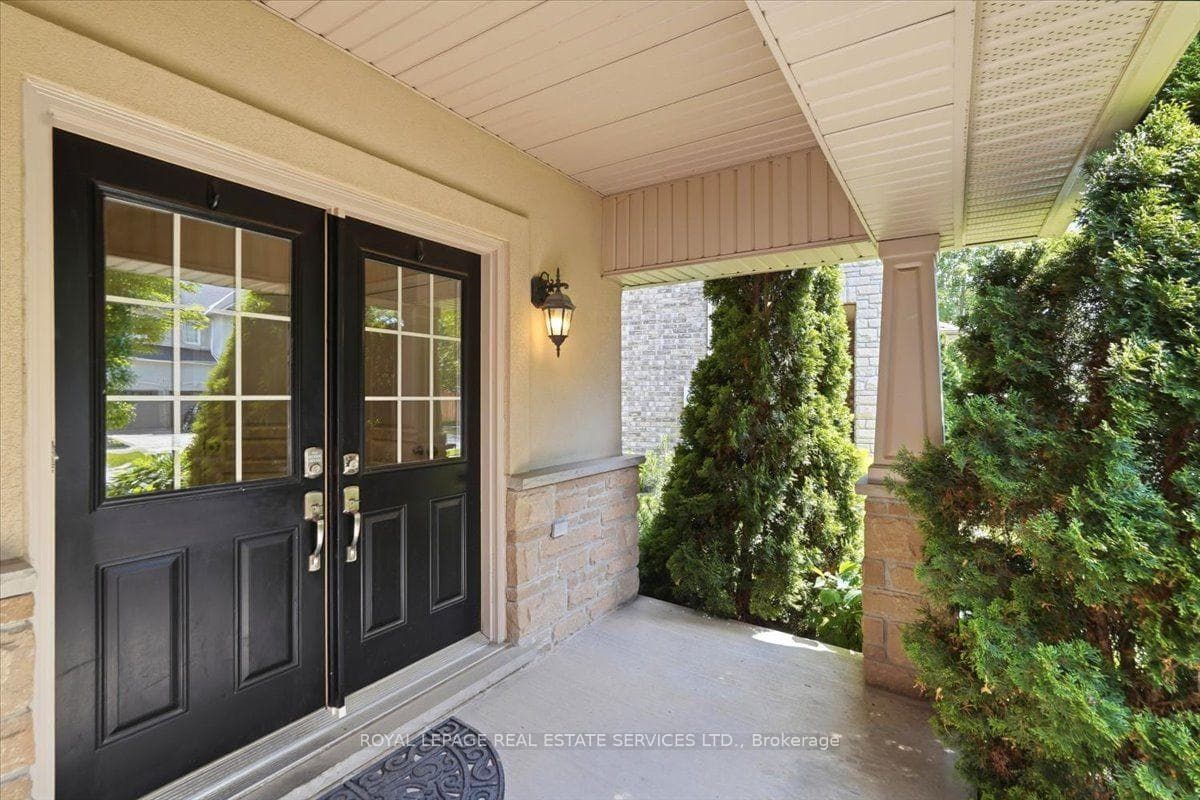 3343 Stocksbridge Avenue photo 2