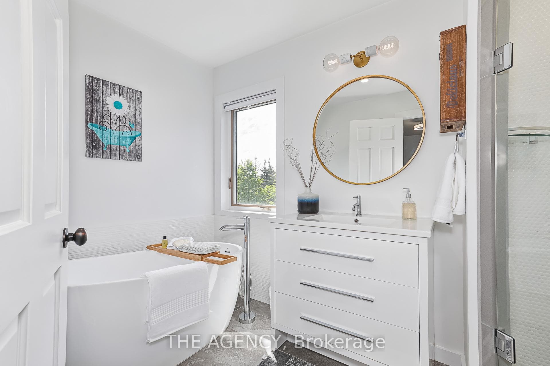 129 Venture Boulevard photo 24