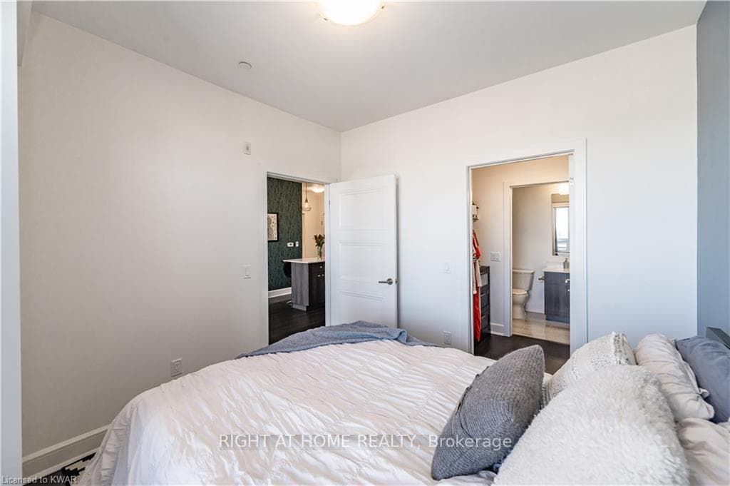 255 Northfield Drive Unit 606 photo 16