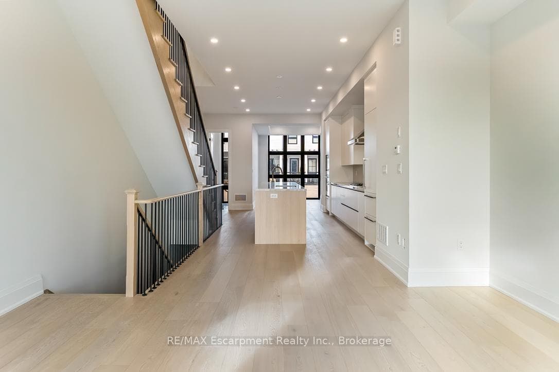 138 EAST Street Unit 3 photo 3