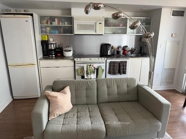 4K Spadina Avenue Unit 1009 photo 4
