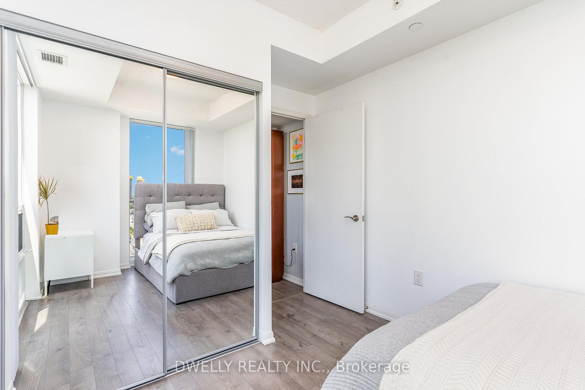 3091 Dufferin Street Unit 1505 photo 12