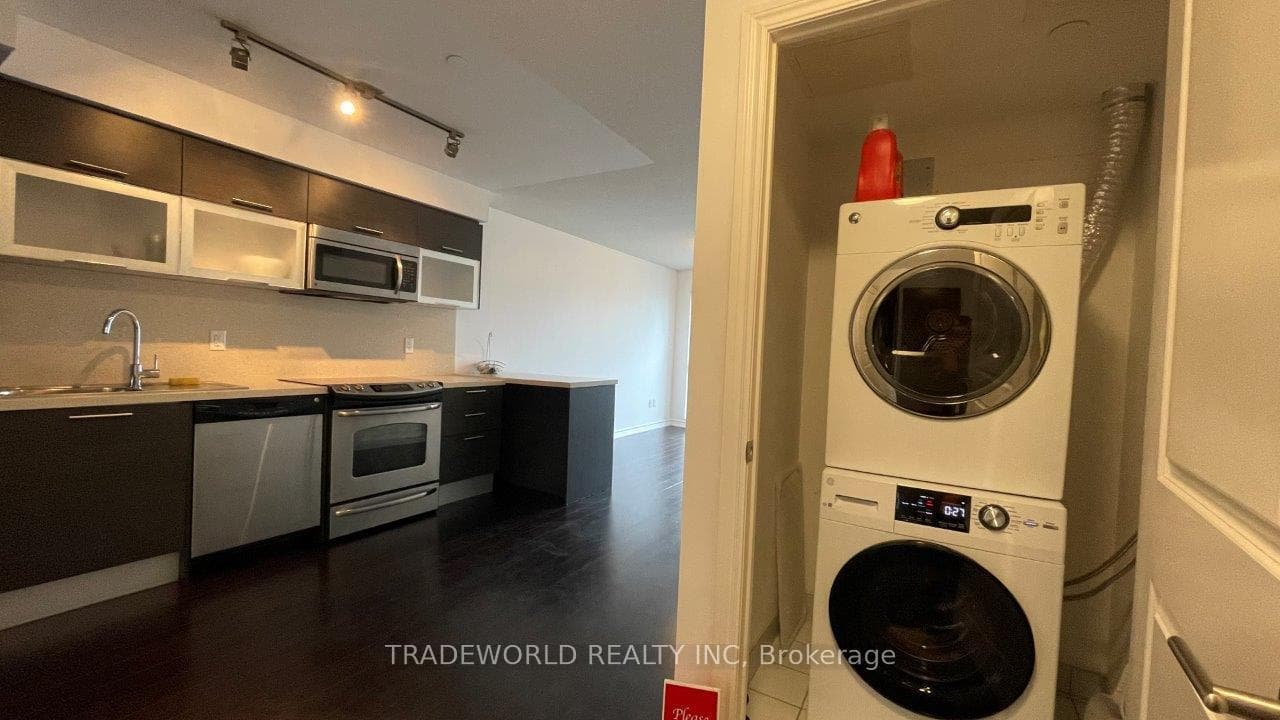 386 Yonge Street Unit 909 photo 19