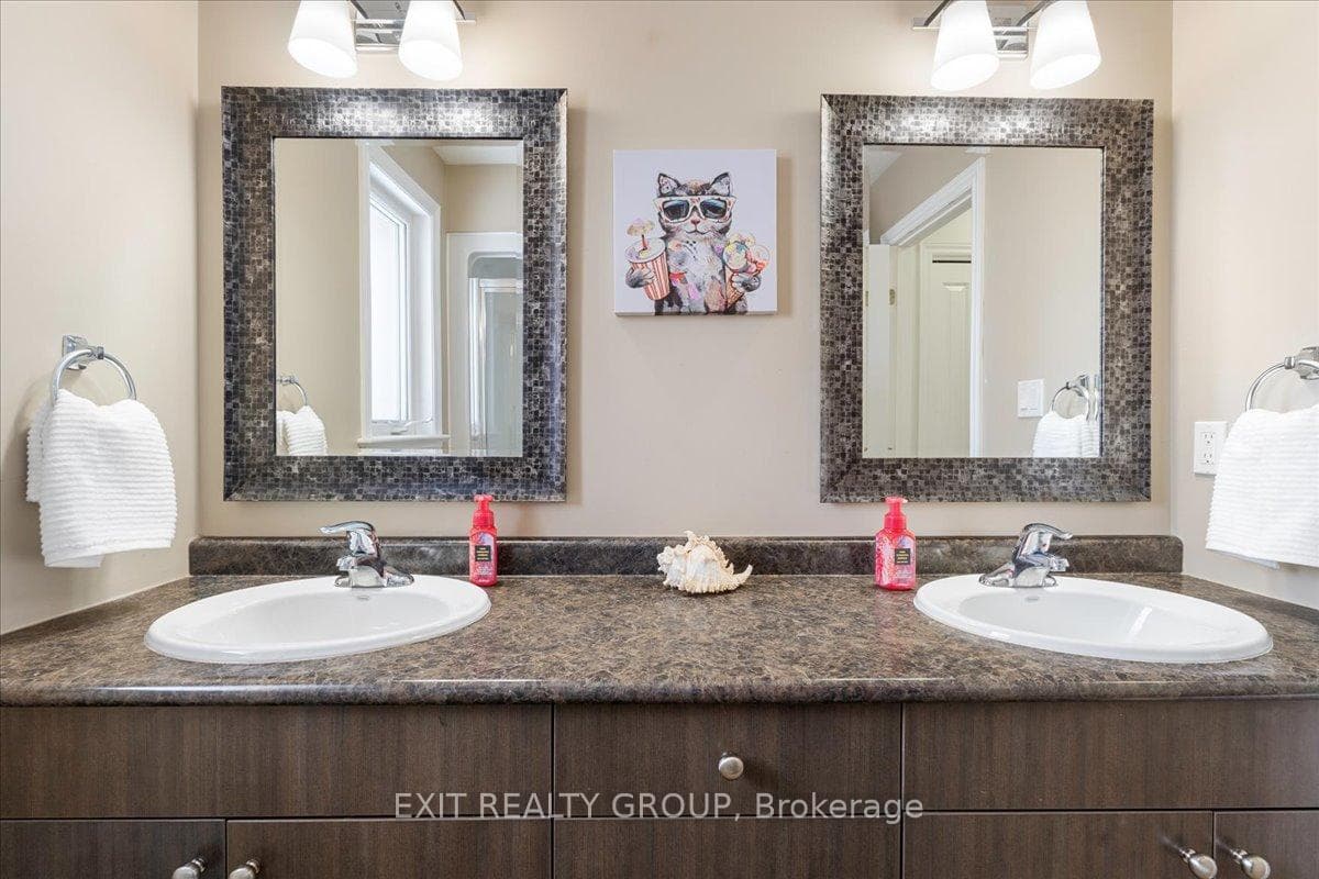 40 Kawartha Court photo 17