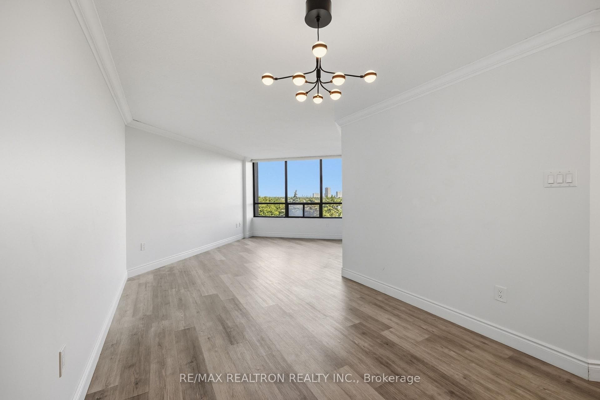 7440 Bathurst Street Unit 608 photo 12