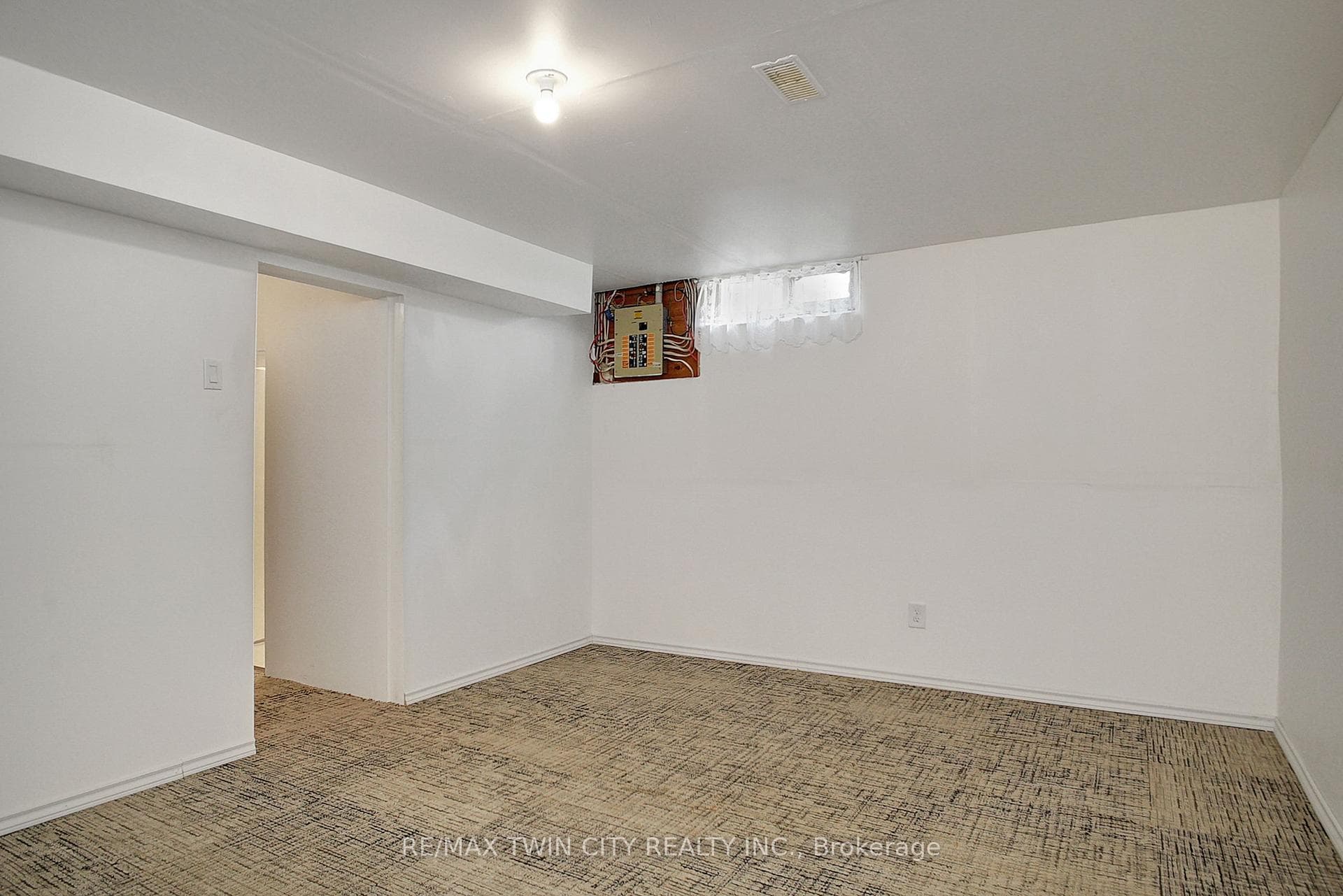 26 Folkstone Crescent photo 27