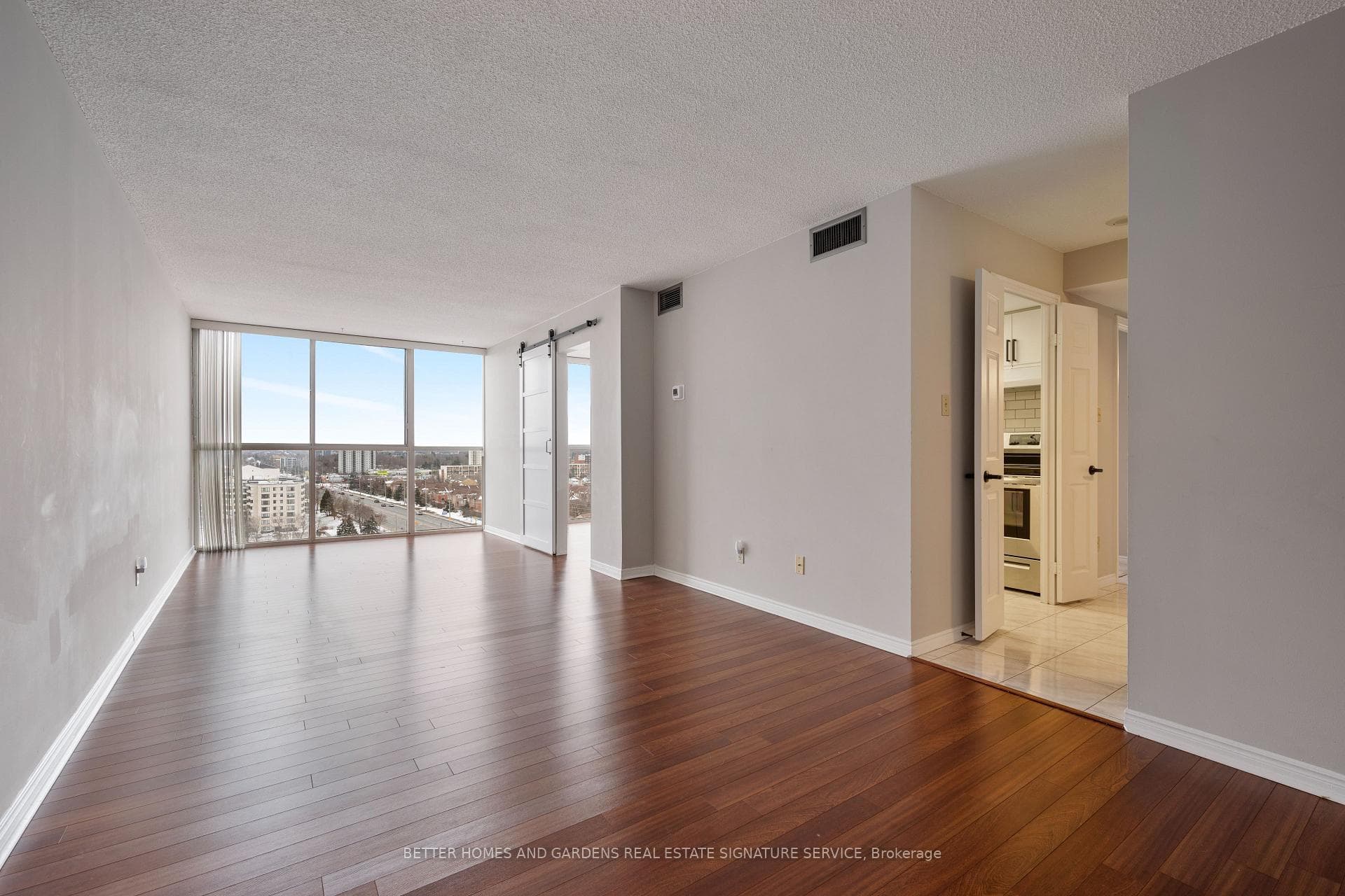 880 Dundas Street Unit 1408 photo 12