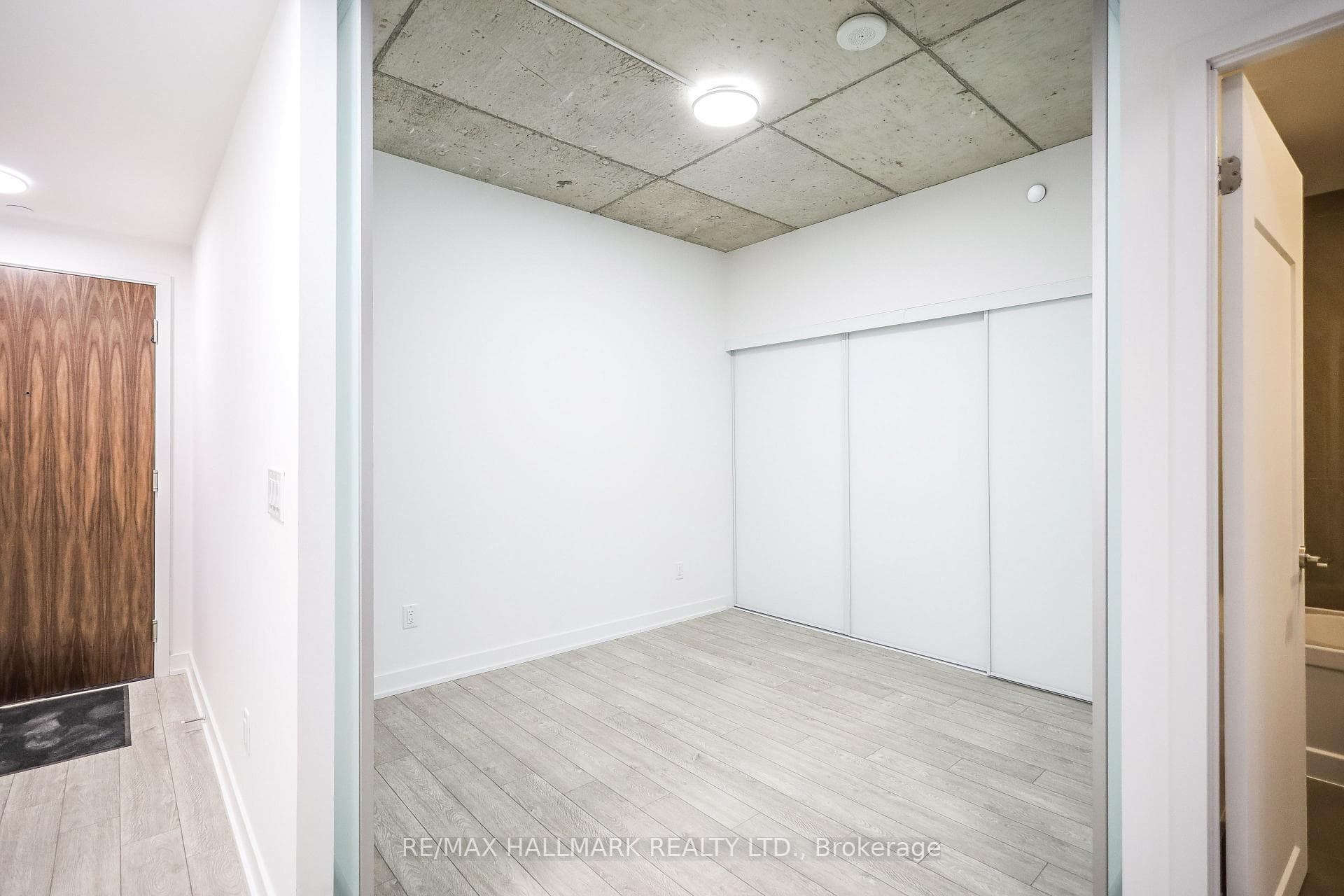 665 Queen Street Unit 313 photo 10