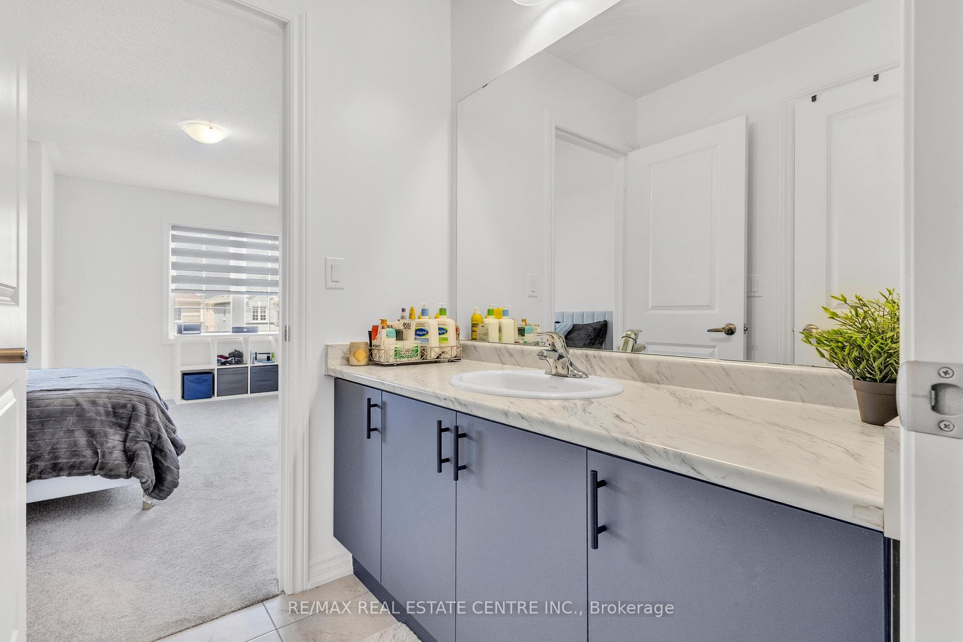 341 Russell Street photo 30