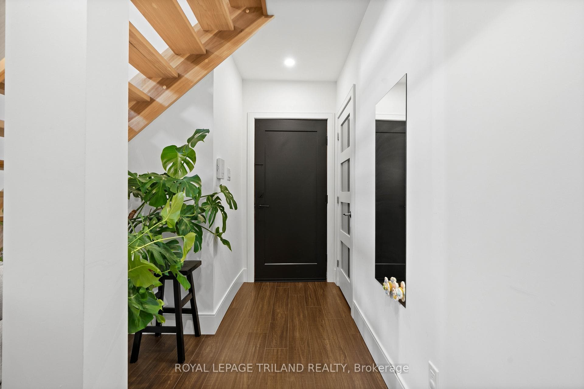 130 Windsor Crescent Unit 3 photo 6
